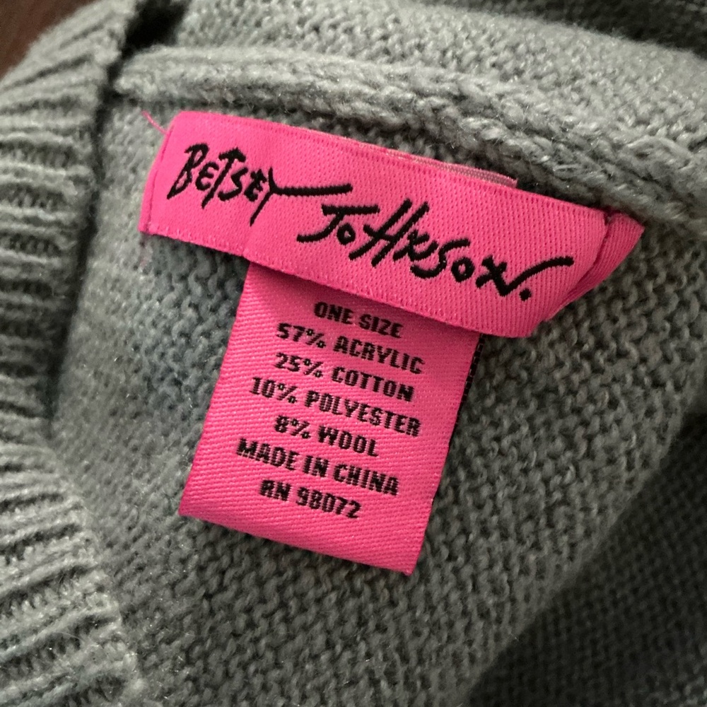 Nice Betsy Johnson beanie 🌟🌟🌟 - Picture 5 of 6